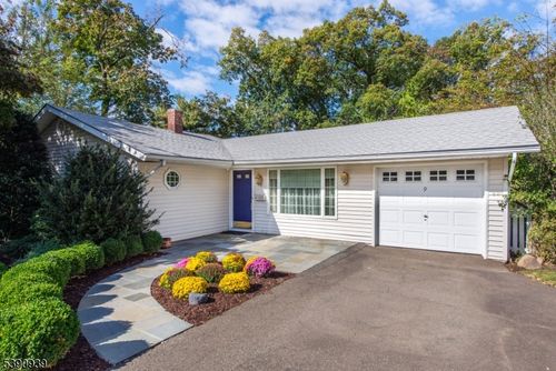 9 Roseland Ave, Roseland, NJ, 07068-1250 | Card Image