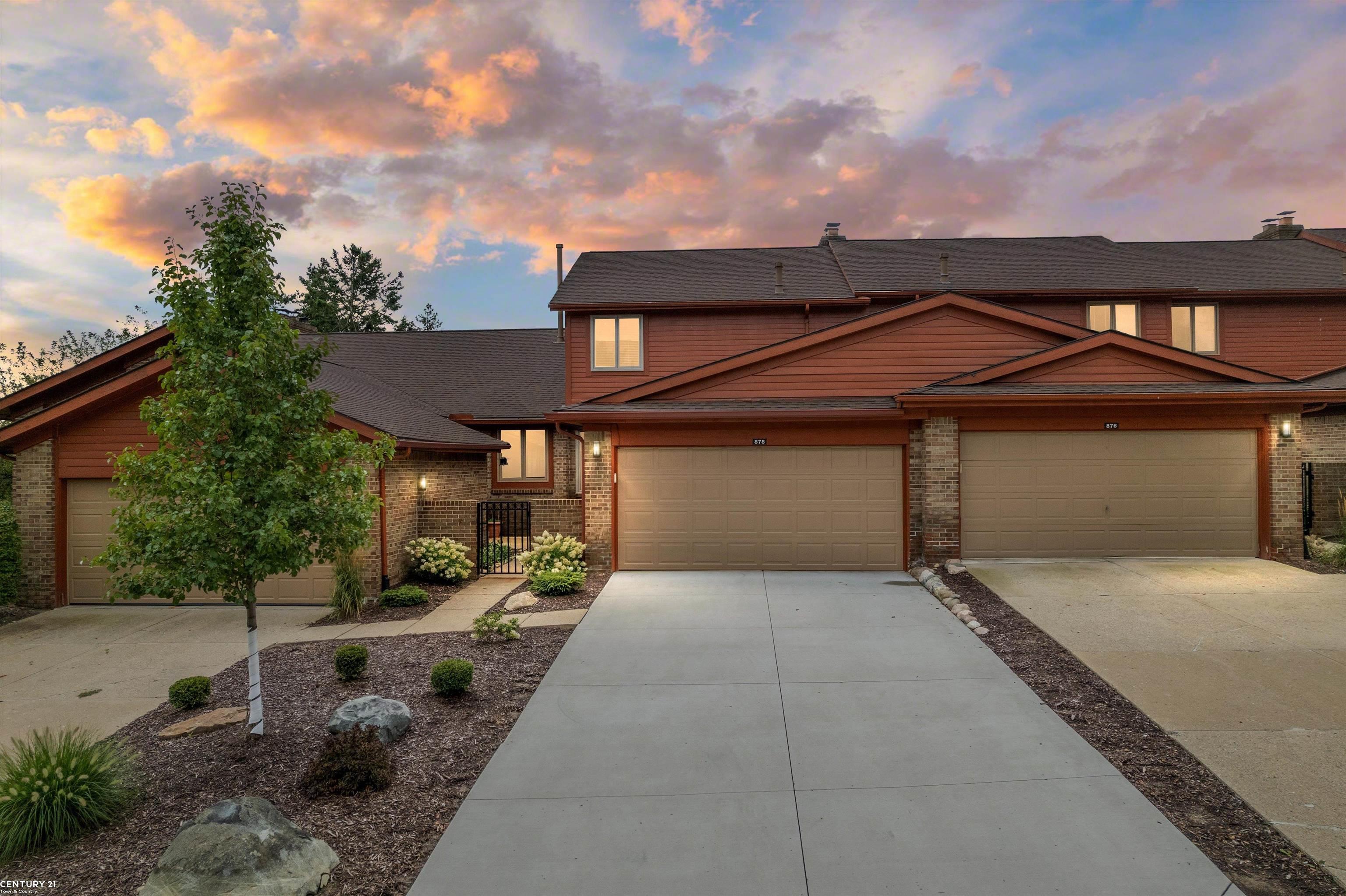 Greenview Ct, Rochester Hills, MI 48307