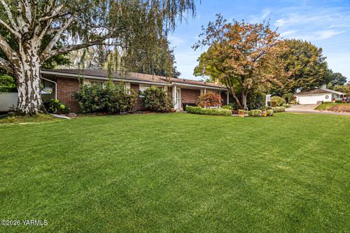 119 Gilbert Dr, Yakima, WA, 98902-2860 | Card Image