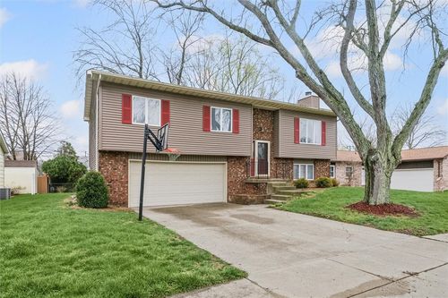 831 S Jefferson Dr, Decatur, IL, 62521-4243 | Card Image