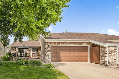 525 Brook Ln, Saint Cloud, MN, 56301-9611 | Card Image