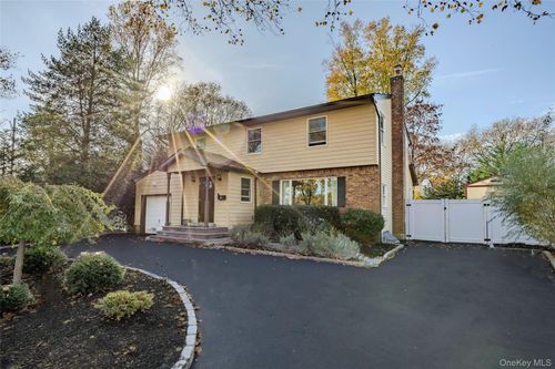 3 Earl Rd, Melville, NY, 11747-1313 | Card Image