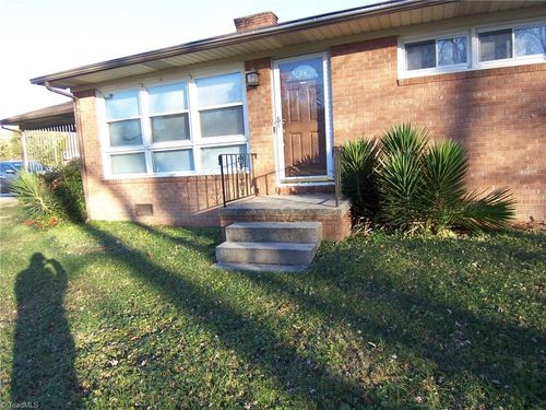 2533 E Woodlyn Way, Greensboro, NC, 27407-5041 | Card Image