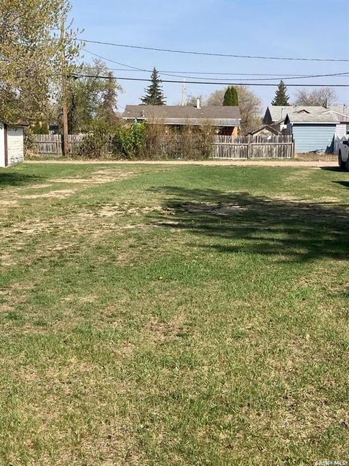 111 3rd St W, Nipawin, SK, S0E1E0 | Card Image