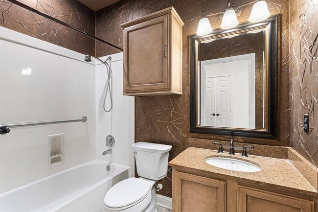 There's a full bathroom adjacent to the second bedroom down. | Image 28