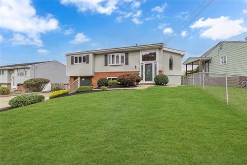 1040 Catherine Dr, Conway, PA, 15027-1212 | Card Image