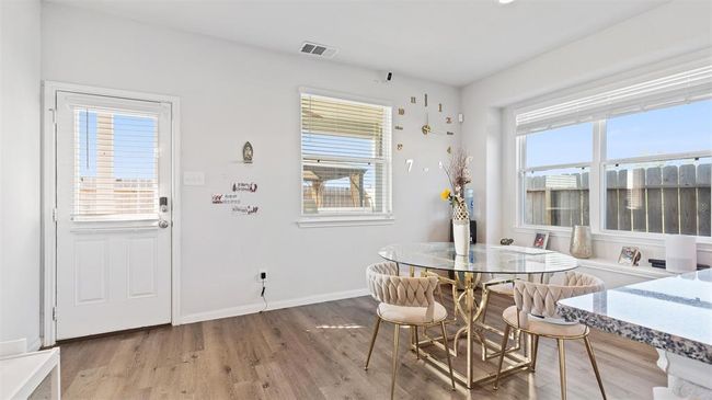 Good sized dining area with large windows | Image 13