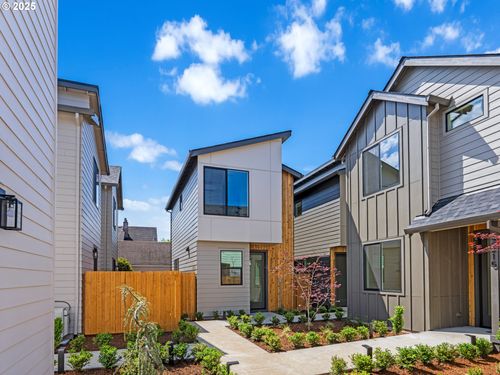 3219 Se 28th Ave, Portland, OR, 97202-2006 | Card Image