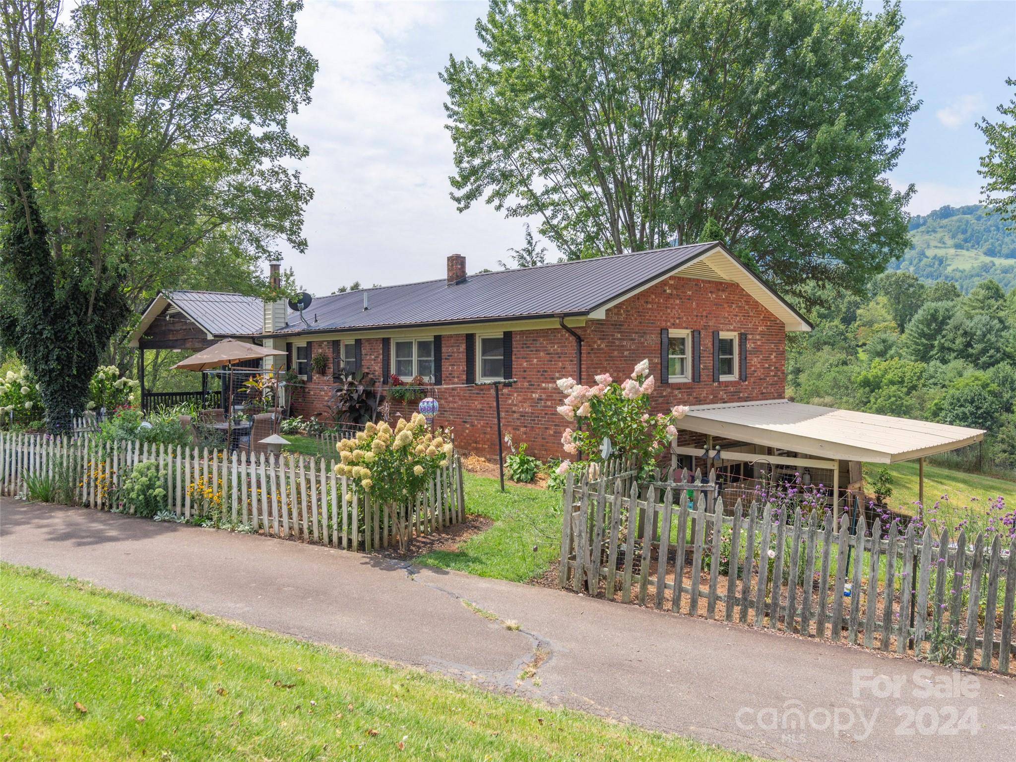 Crawford Rd, Waynesville, NC 28785