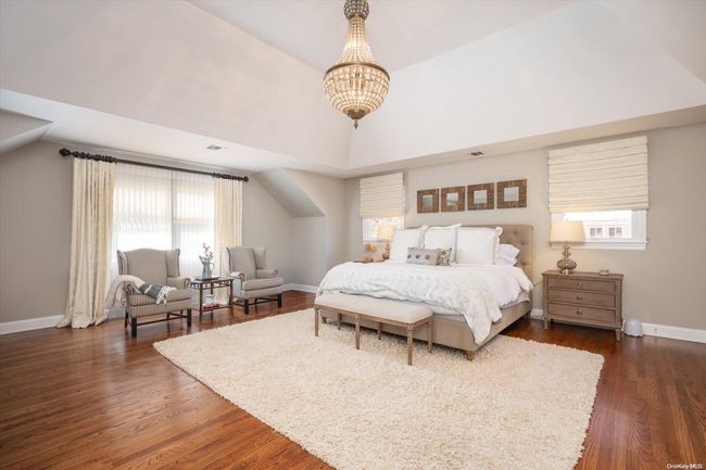 Primary Bedroom with Seating Area | Image 22