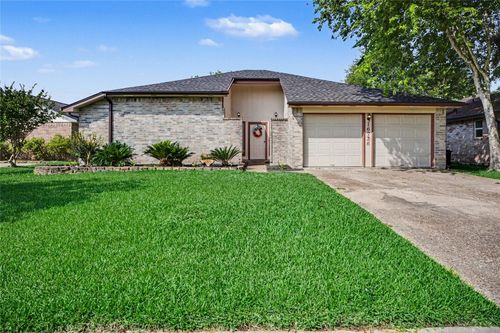 16726 Frigate Dr, Friendswood, TX, 77546-2335 | Card Image