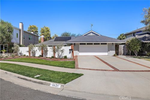 9021 Niguel Cir, Huntington Beach, CA, 92646-7842 | Card Image