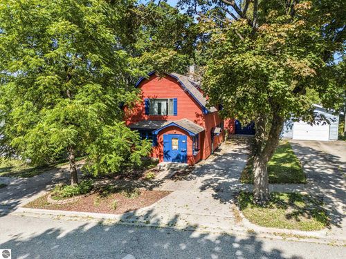 211 E Division St, Cadillac, MI, 49601-1903 | Card Image