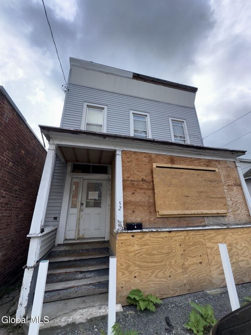 52 Sargent St, Cohoes, NY, 12047-2819 | Card Image