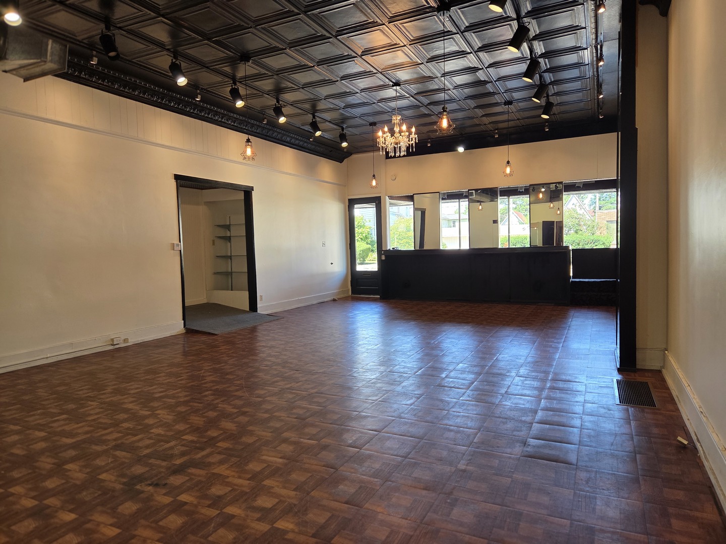 Commercial Lease in Clinton 4