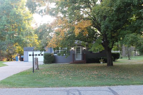 410 Clinton St, Jonesville, MI, 49250-1206 | Card Image