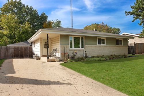 4608 Pershing Blvd, Kenosha, WI, 53144-3502 | Card Image