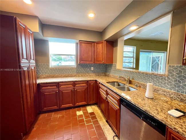 230 Ne 175 Th Ter, House other with 3 bedrooms, 2 bathrooms and null parking in North Miami Beach FL | Image 7