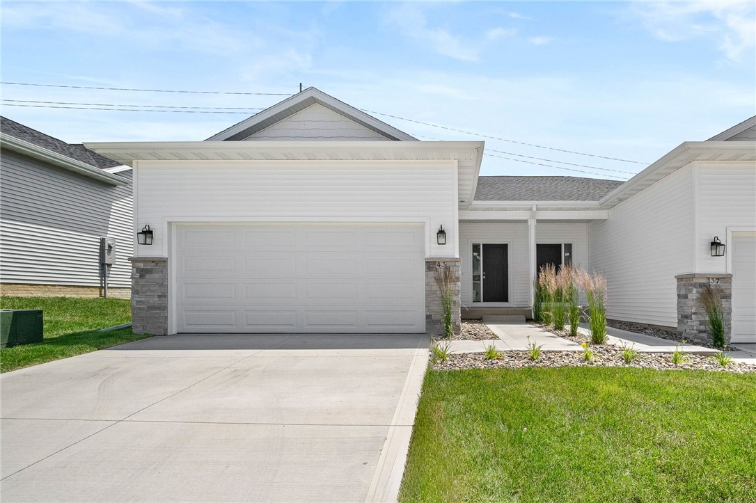 Keeneland Ct, Pleasant Hill, IA 50327