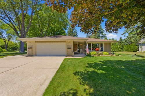 4455 N 143rd St, Brookfield, WI, 53005-1639 | Card Image