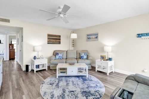 102-107 Spring Lake Ct, VERO BEACH, FL, 32962-1756 | Card Image