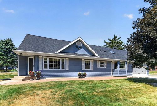 101 8th St, Waunakee, WI, 53597-1609 | Card Image