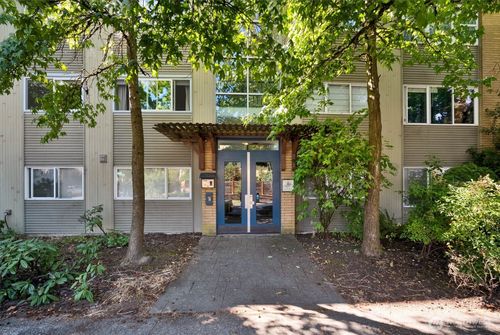 204-2111 E John St, Seattle, WA, 98112-5357 | Card Image
