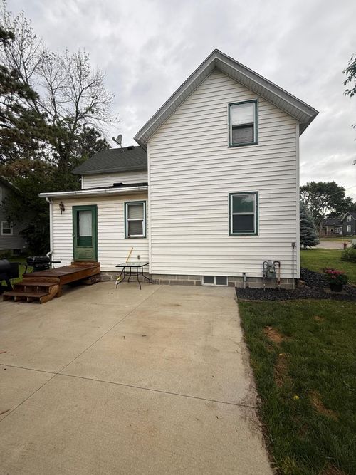 412 Oak Ave Se, Montgomery, MN, 56069-1643 | Card Image