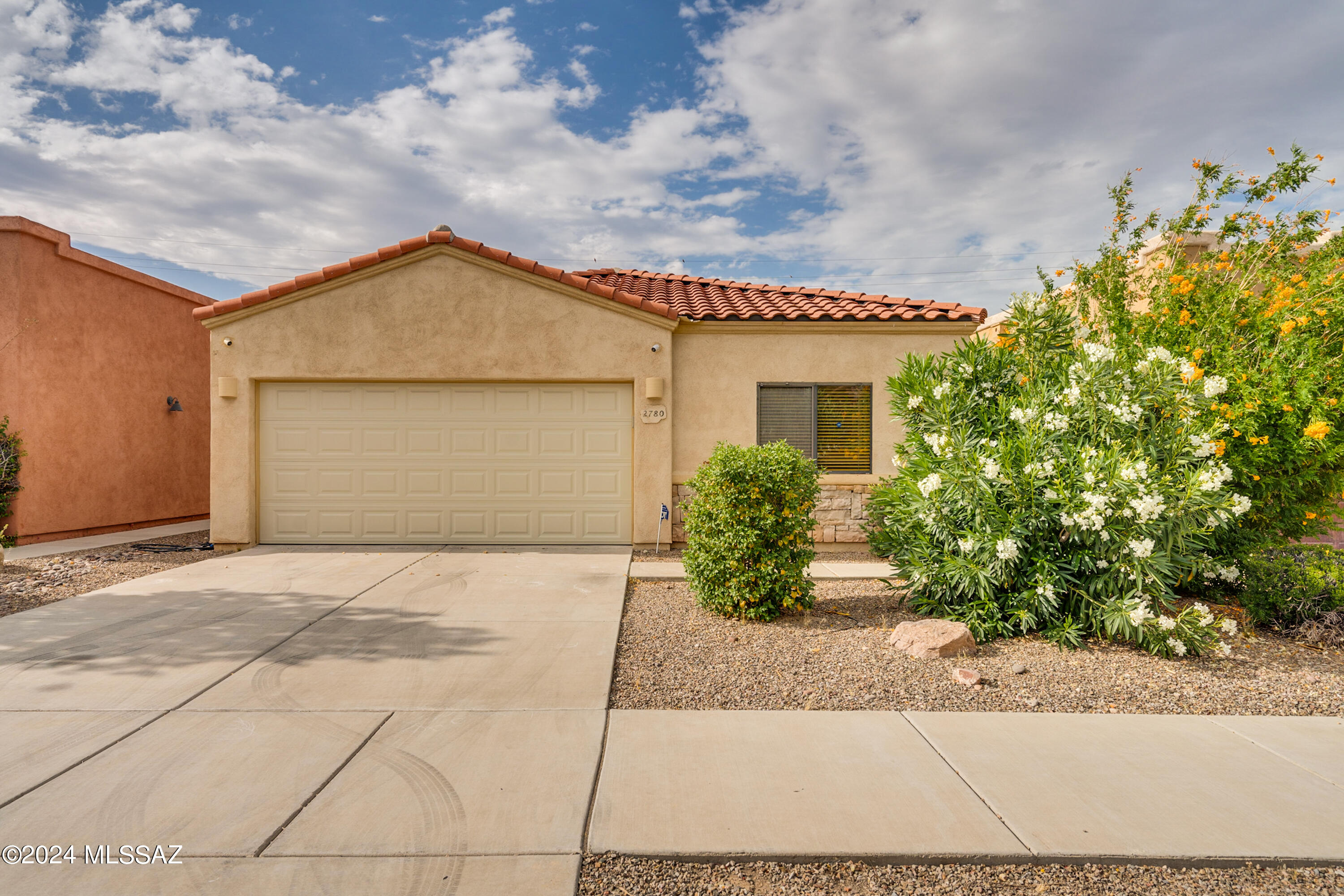 Bell Hollow Pl, Tucson, AZ 85745