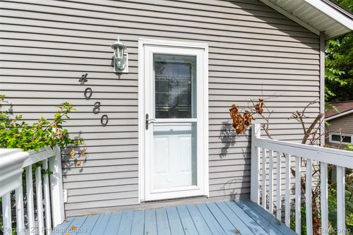 4080 Cass Elizabeth Rd, Waterford, MI, 48328-4204 | Card Image