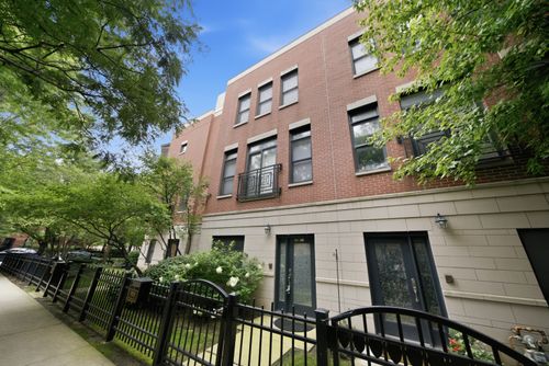 935 W College Parkway, Chicago, IL, 60608 | Card Image