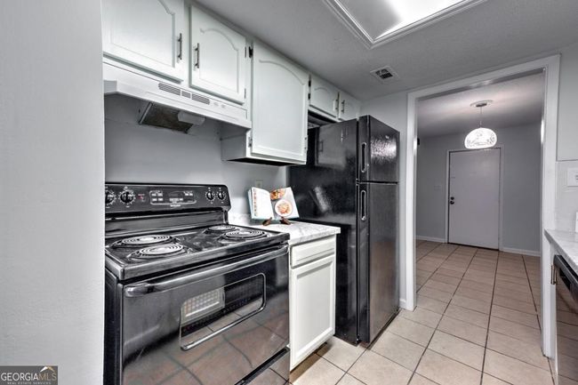 748 Garden View Dr, Condo with 3 bedrooms, 3 bathrooms and 2 parking in Stone Mountain GA | Image 5