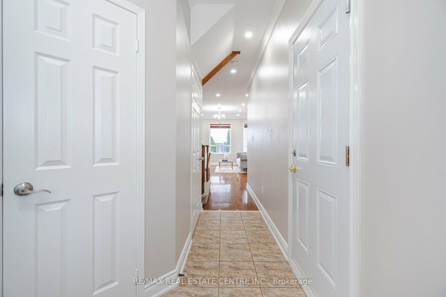 1016 Mccuaig Dr, House other with 4 bedrooms, 4 bathrooms and 2 parking in Milton ON | Image 7