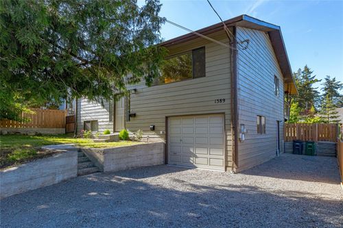 1389 Hastings St, Saanich, BC, V8Z2W6 | Card Image