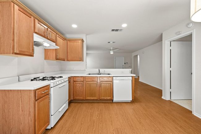 402 Colonial Park Blvd, House other with 3 bedrooms, 2 bathrooms and 2 parking in Austin TX | Image 10