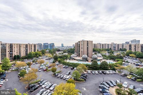 510-8370 Greensboro Dr, MCLEAN, VA, 22102-3517 | Card Image