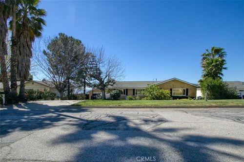 11758 Grant St, Yucaipa, CA, 92399-4013 | Card Image