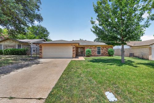 3712 Holly Springs Drive, Fort Worth, TX, 76133 | Card Image