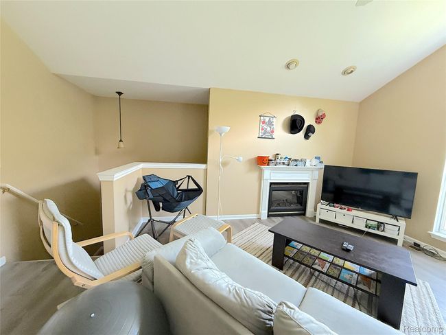 Great Room with Vaulted ceiling recess lights, all new flooring | Image 4