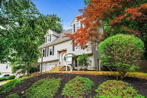 93 Kendrick Rd, Wakefield, MA, 01880-4374 | Card Image
