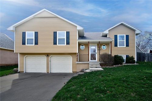 2205 Ne 3rd St, Blue Springs, MO, 64014-2620 | Card Image