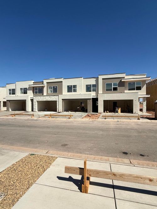 1049 E Malibu Ln, Washington, UT, 84780-3875 | Card Image