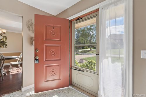 8505 Old Plank Rd, Grand Blanc, MI, 48439-2044 | Card Image