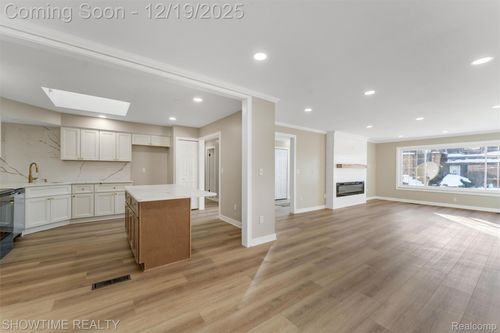 24235 Wildbrook Ct, Southfield, MI, 48034-7614 | Card Image