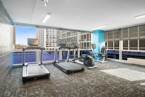 815-340 Diversey Pkwy, Chicago, IL, 60657-6259 | Card Image