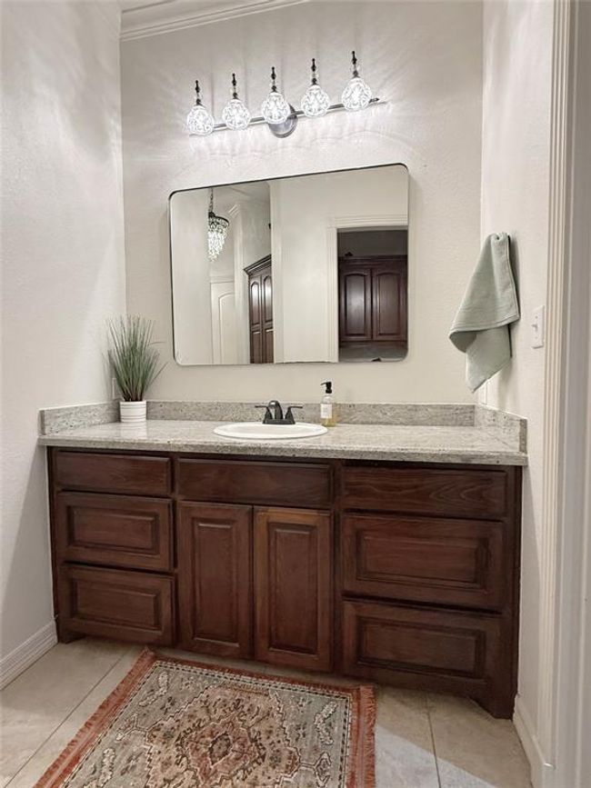 Primary Bathroom | Image 14