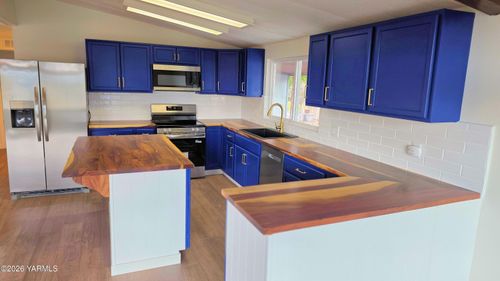 unit-45-3701 Gun Club Rd, Yakima, WA, 98901-9521 | Card Image