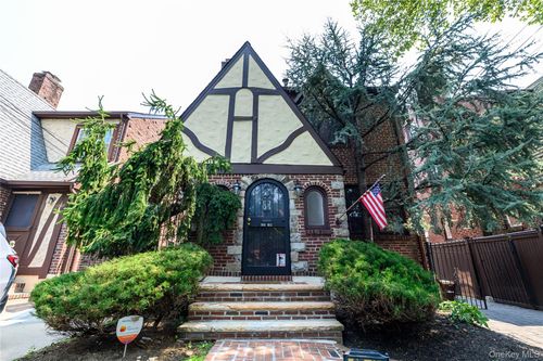 27-19 167th St, Flushing, NY, 11358-1125 | Card Image