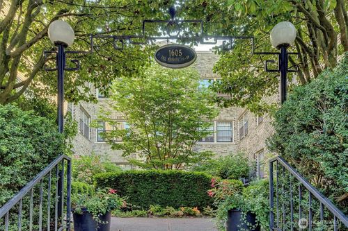 unit-303-1605 E Olive St, Seattle, WA, 98122-2790 | Card Image