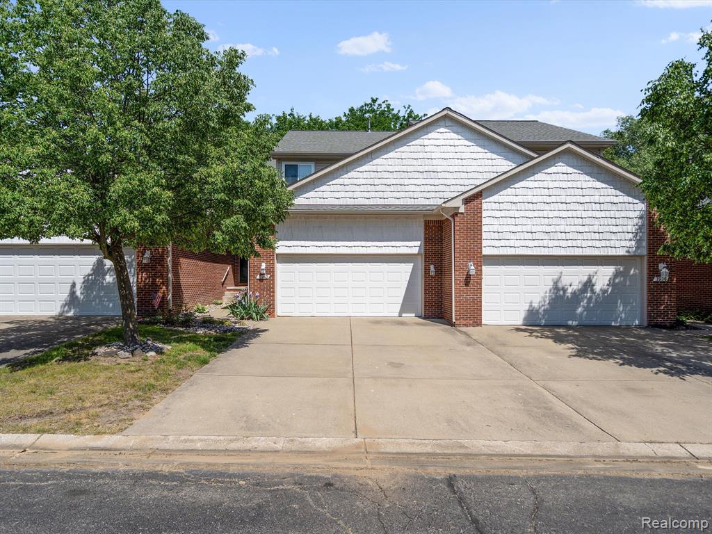 Divot Dr, Waterford, MI 48327 #1